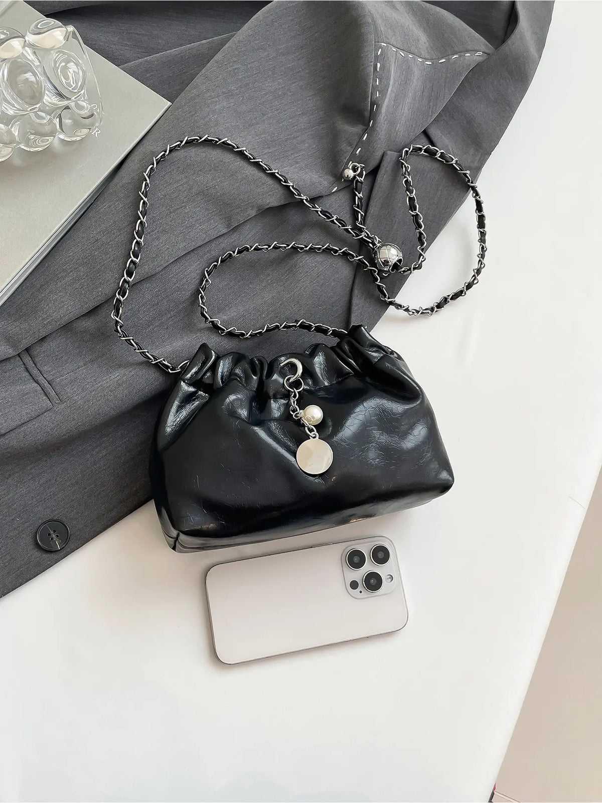 Street Atmosphere, Shiny Soft Leather Hand-Held Crossbody Bag, Natural Wrinkles without Rigidity, Adjustable Metal Chain, Rich Layers of Detail Hanging Decorations, Daily Commuting, Leisure Travel, Single Shoulder Storage Bag