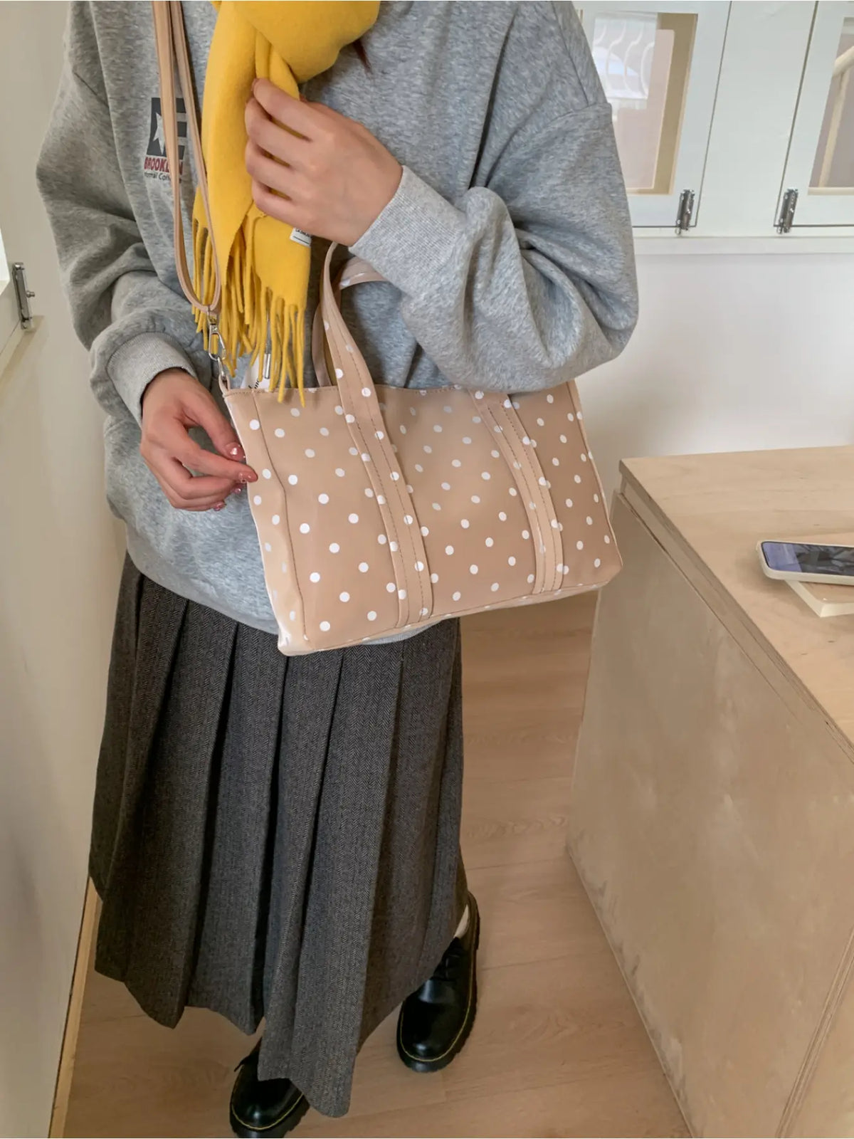 French Polka Dot Printed PU Tote Bag, Fashionable Patterned Bag, Soft Commuter Tote, Soft Silhouette with Classic Polka Dot Design, Exuding Retro Atmosphere, Paired with Detachable Shoulder Straps, Perfect for Dresses, Shirts, and Casual Wear