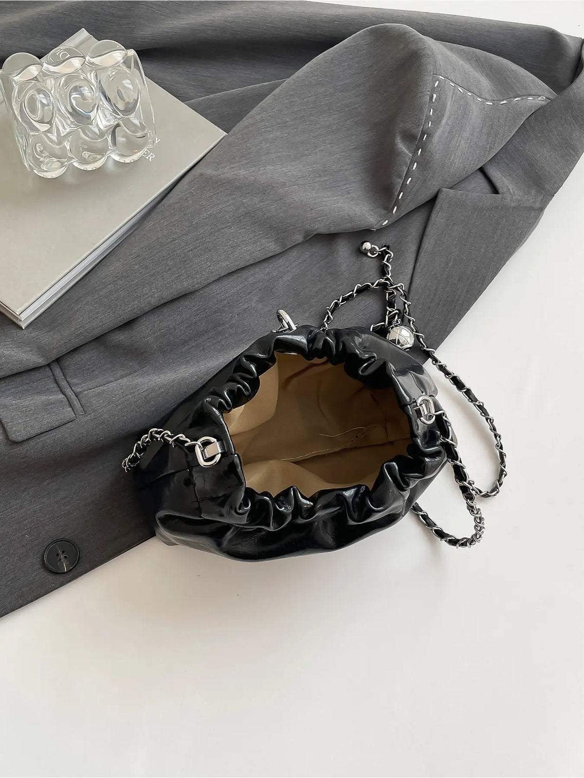 Street Atmosphere, Shiny Soft Leather Hand-Held Crossbody Bag, Natural Wrinkles without Rigidity, Adjustable Metal Chain, Rich Layers of Detail Hanging Decorations, Daily Commuting, Leisure Travel, Single Shoulder Storage Bag