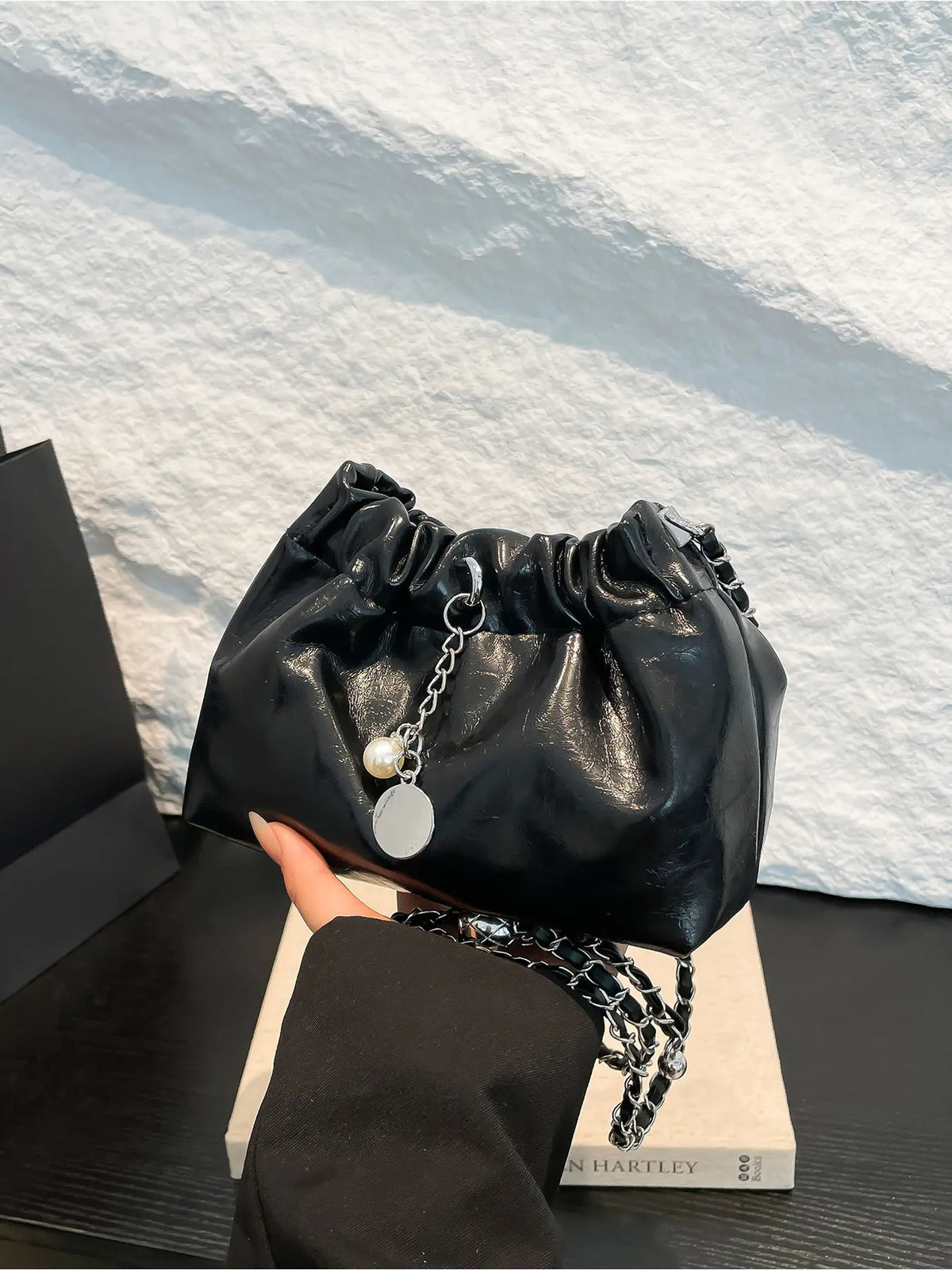 Street Atmosphere, Shiny Soft Leather Hand-Held Crossbody Bag, Natural Wrinkles without Rigidity, Adjustable Metal Chain, Rich Layers of Detail Hanging Decorations, Daily Commuting, Leisure Travel, Single Shoulder Storage Bag