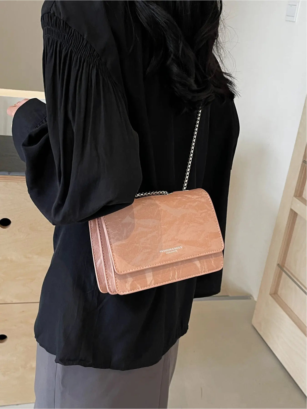 Fashionable Chain Shoulder Small Flap Square Bag, Versatile Casual Crossbody Purse Bag for Women, Stylish Outdoors Use, Crossbody Bags, Casual Trendy Purses